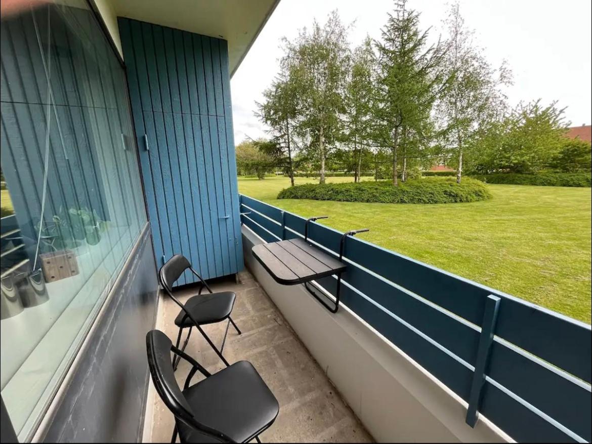 Nyrenoveret Lejlighed Med Balkon Og Parkering 埃斯比约 外观 照片