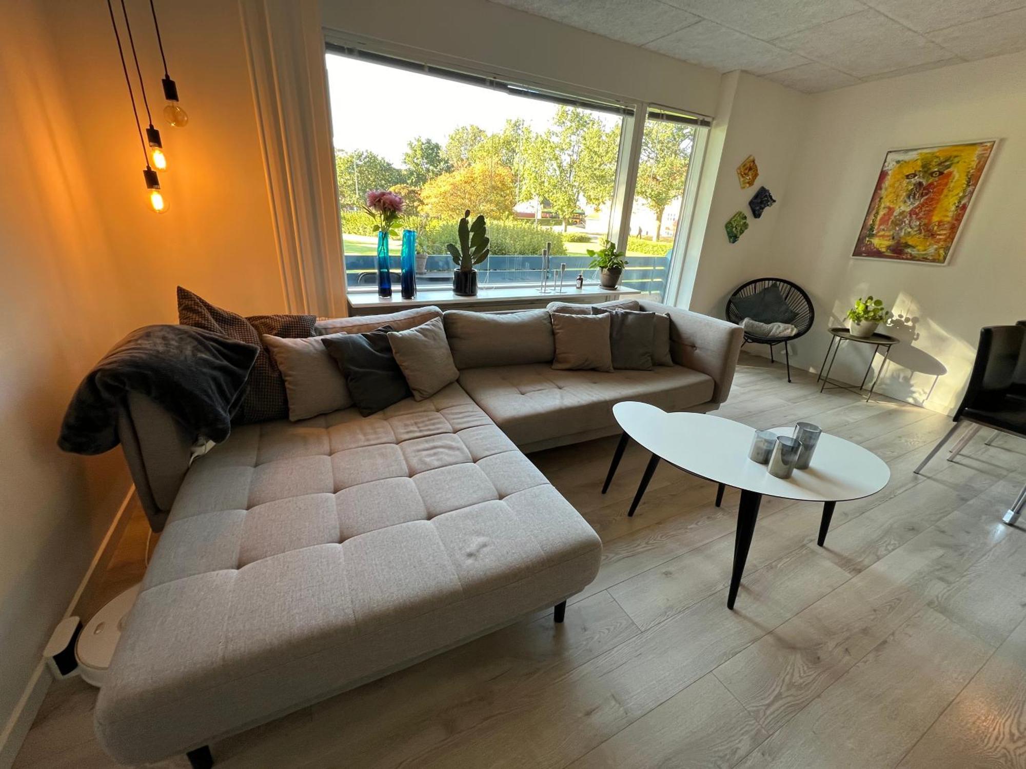 Nyrenoveret Lejlighed Med Balkon Og Parkering 埃斯比约 外观 照片