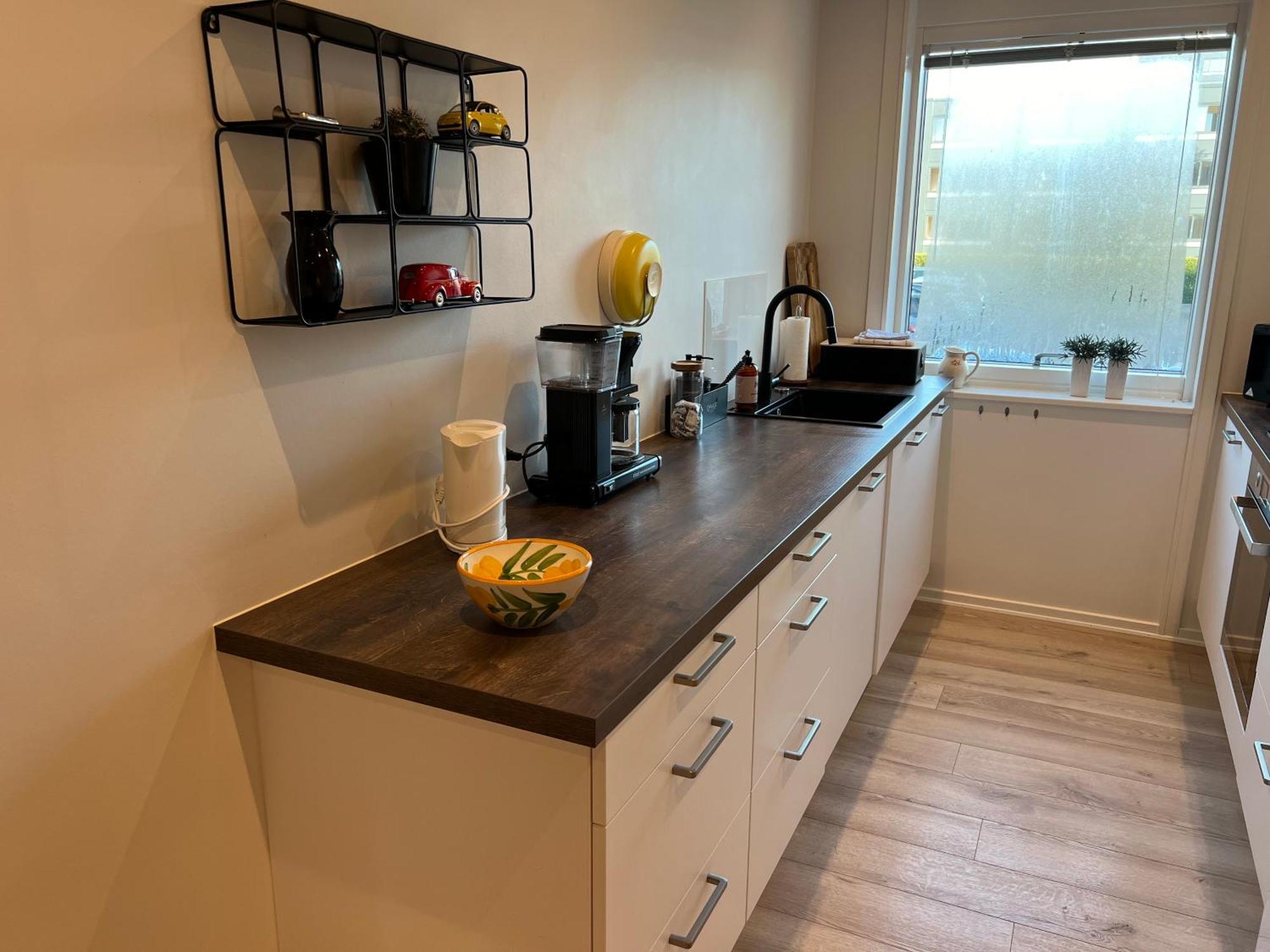 Nyrenoveret Lejlighed Med Balkon Og Parkering 埃斯比约 外观 照片